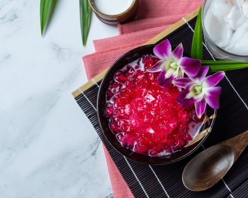 Simulated pomegranate in coconut syrup, cassava, Thai dessert.